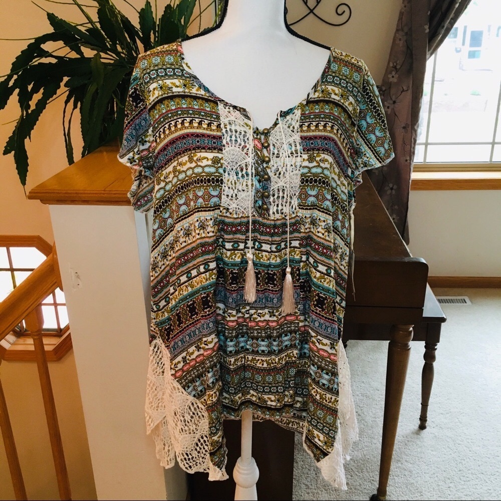 Tunic With Lace Sides By World Unity, Size Large - image 1